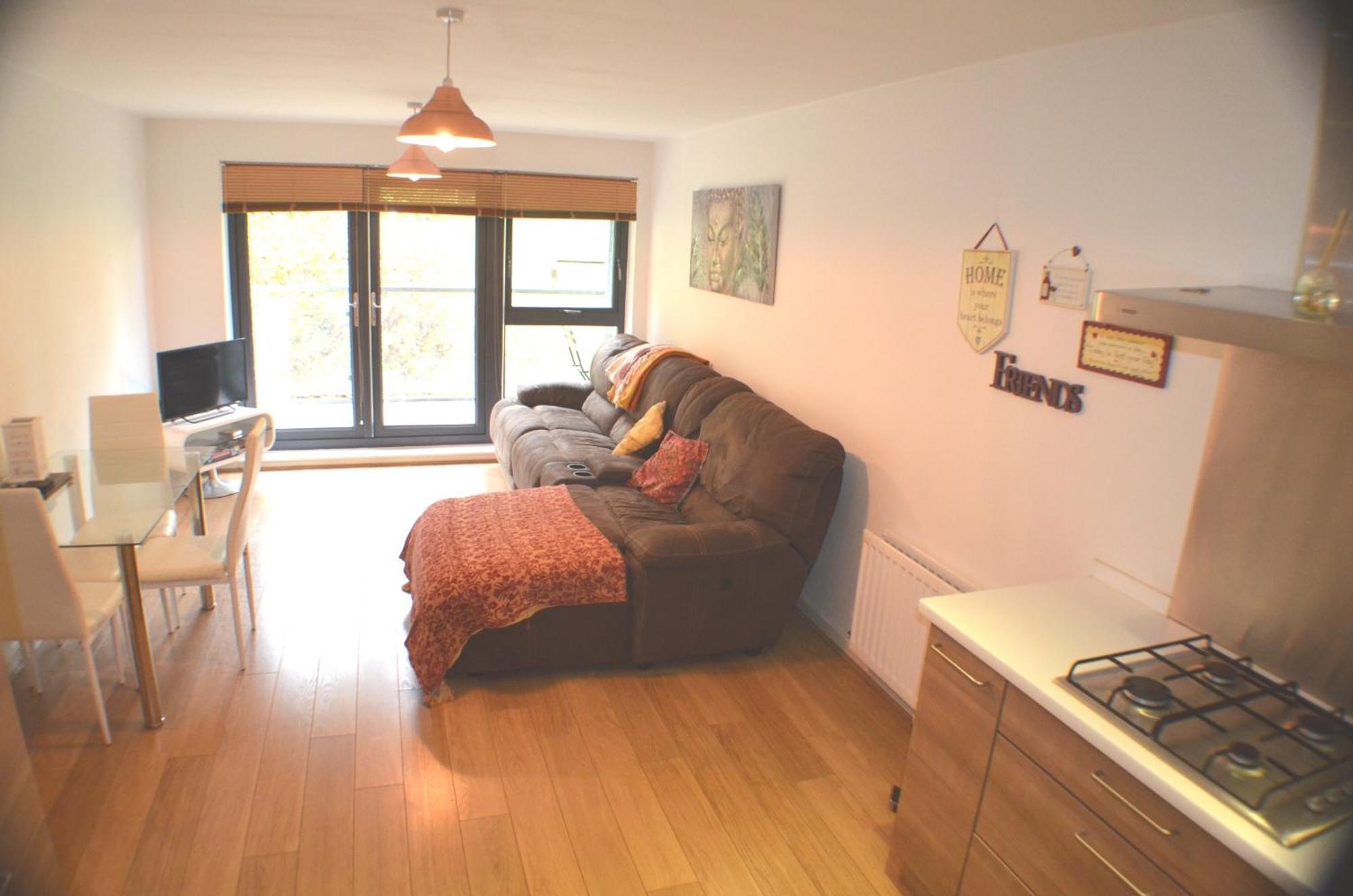Brentwood Town Retreat - Large 2 Bedroom Apartment Rum bild