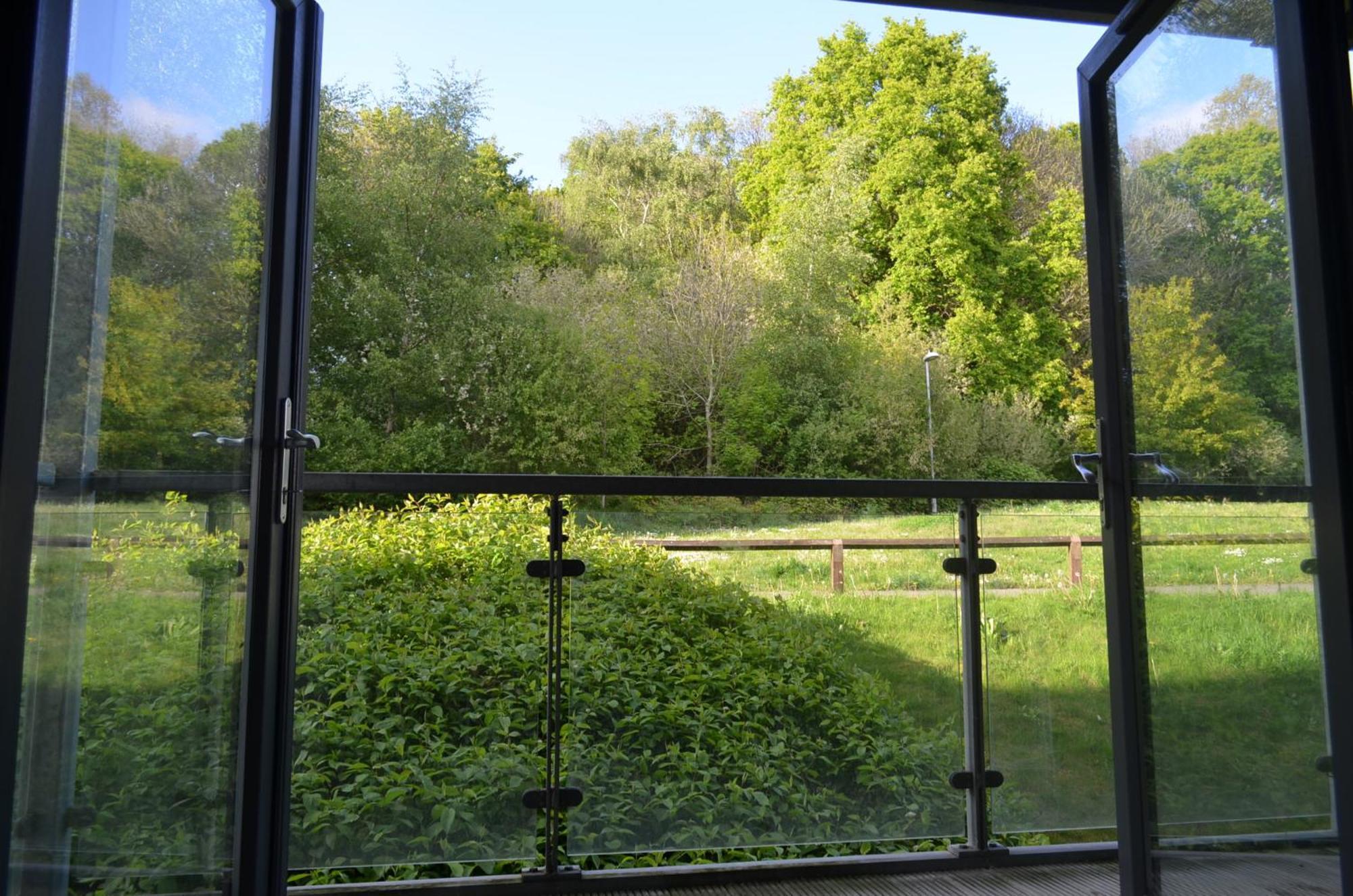 Brentwood Town Retreat - Large 2 Bedroom Apartment Exteriör bild